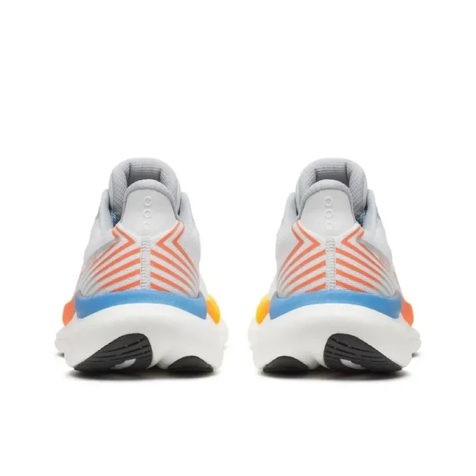 Damen Every Woman’s Marathon x Saucony Triumph 23