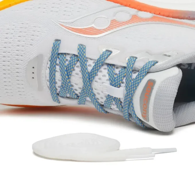 Damen Every Woman’s Marathon x Saucony Triumph 23